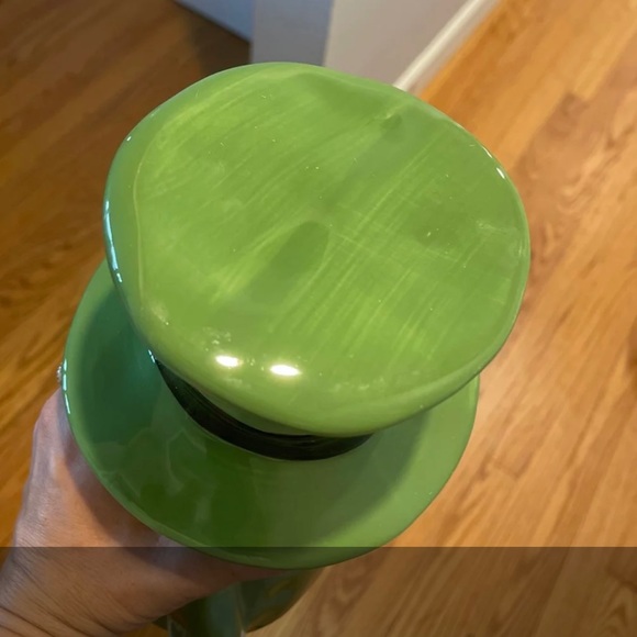 Rae Dunn Ceramic KISS ME Leprechaun Gnome. NEW IN BOX. - Picture 4 of 7